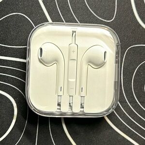 •APPLE• Authentic Headphones w/regular connection NEVER USED